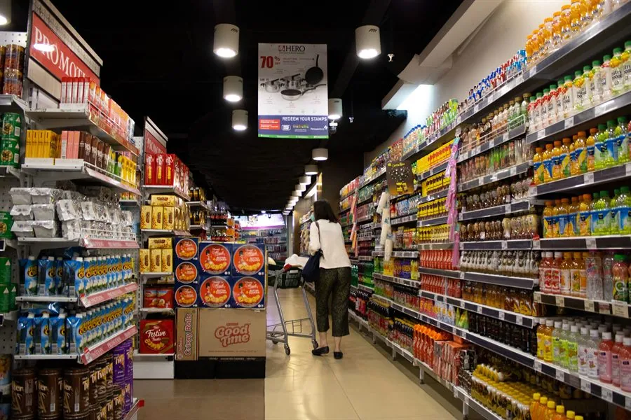 Grocery and beverage aisle